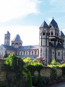 Die Benediktinerabtei Maria Lach und Szenen aus dem Passionsspiel