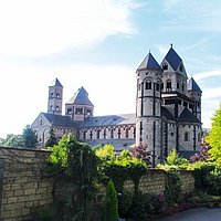 Die Benediktinerabtei Maria Lach und Szenen aus dem Passionsspiel