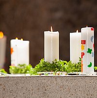 Kerzen auf dem Altar