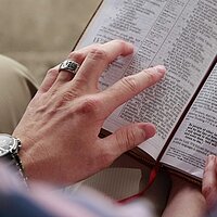 Bibelarbeit zu Lk 8, 42b - Die Heilung einer kranken Frau