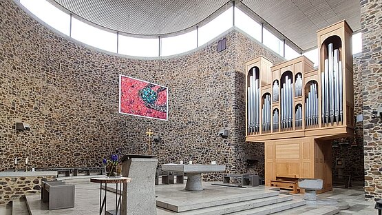 Innenraum St. Martin mit Blick auf die Orgel