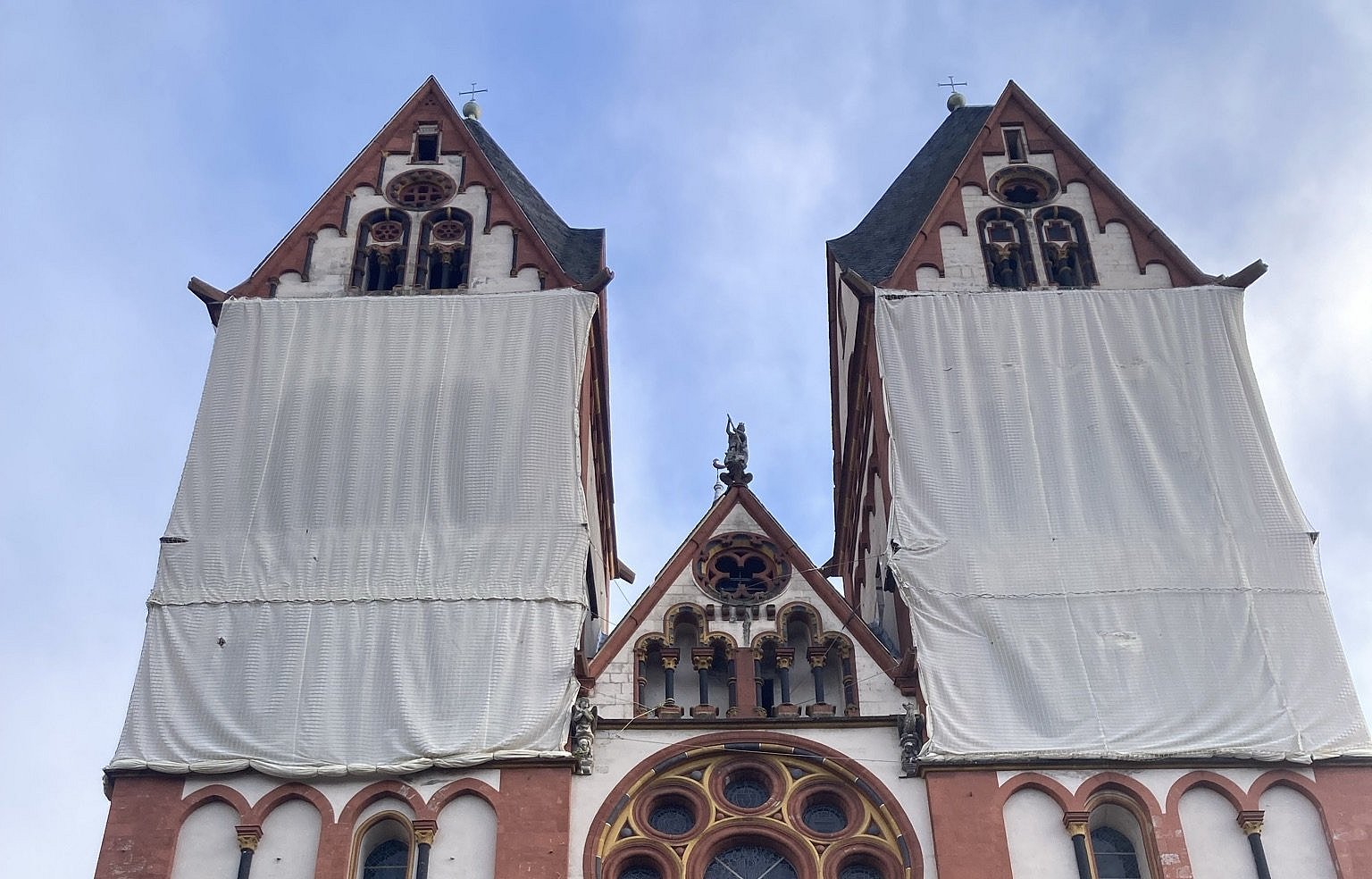 Demonstranten vor dem Limburger Dom