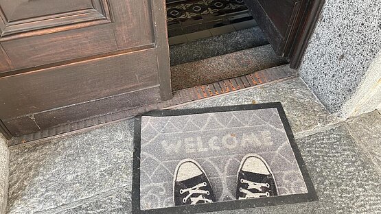 Wir laden Sie ein, gemeinsam mit uns Gottesdienst zu feiern!