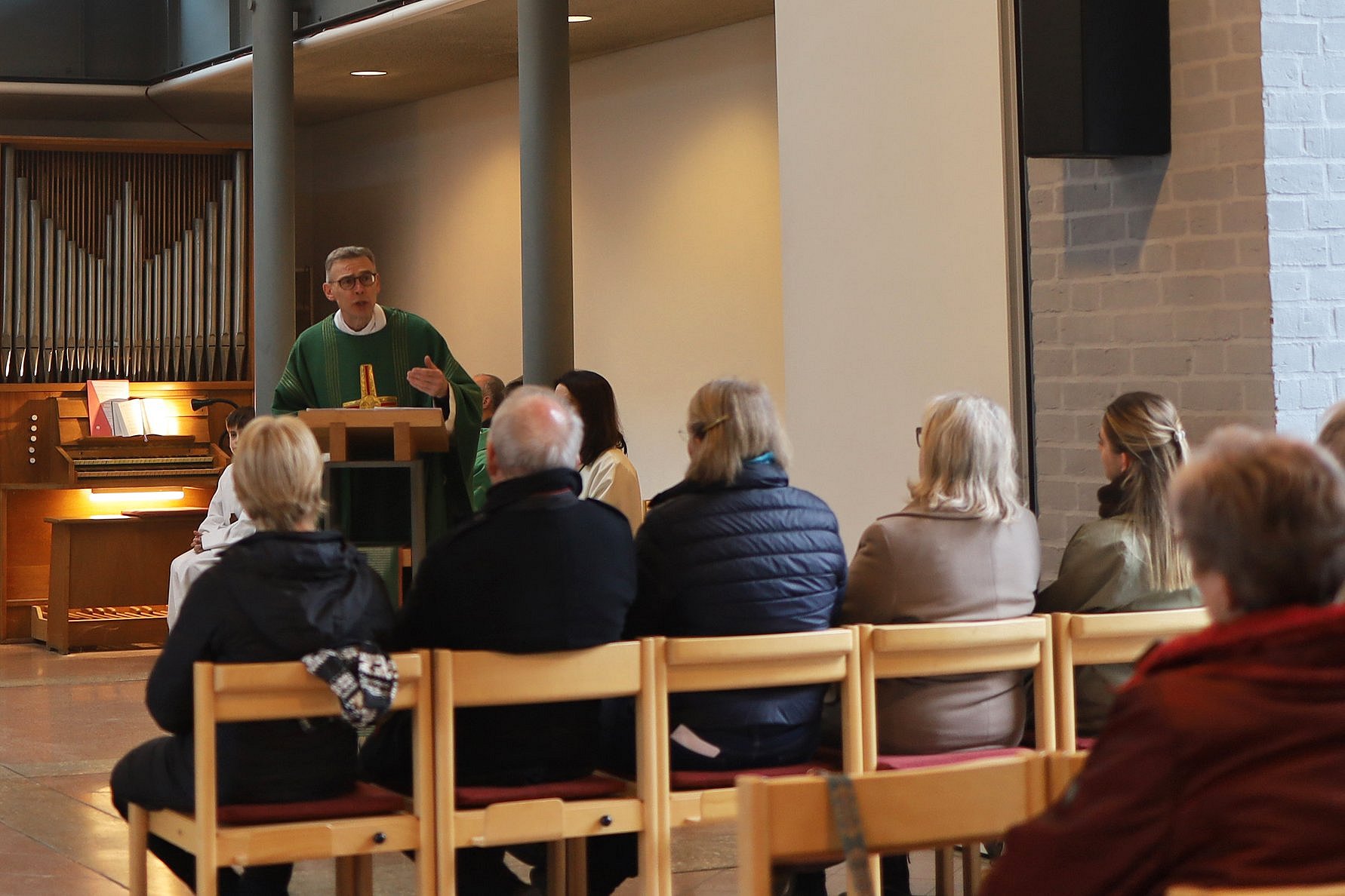 Beim Profanierungsgottesdienst predigte der Generalvikar des Bistums Limburg, Domdekan Dr. Wolfgang Pax.