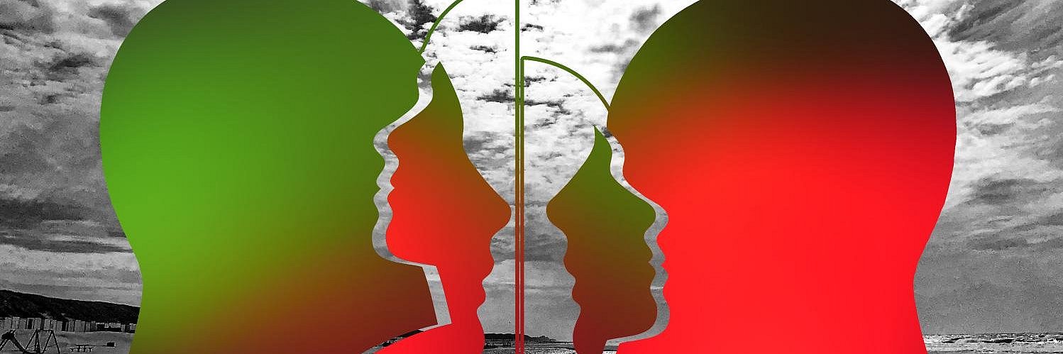 Collage aus zwei Köpfen die sich anschauen mit einem Wolkenband in schwarz-weiß dahinter