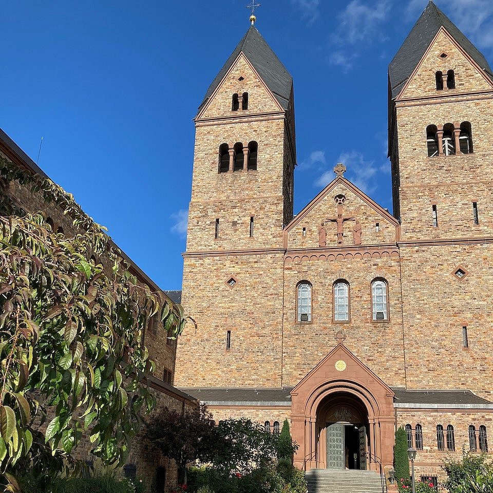 Eingang der Abteikirche St. Hildegard in Rüdesheim