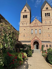 Eingang der Abteikirche St. Hildegard in Rüdesheim