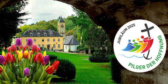 Collage mit einem Foto von Schönstatt, Tulpen und dem Logo Pilger der Hoffnung
