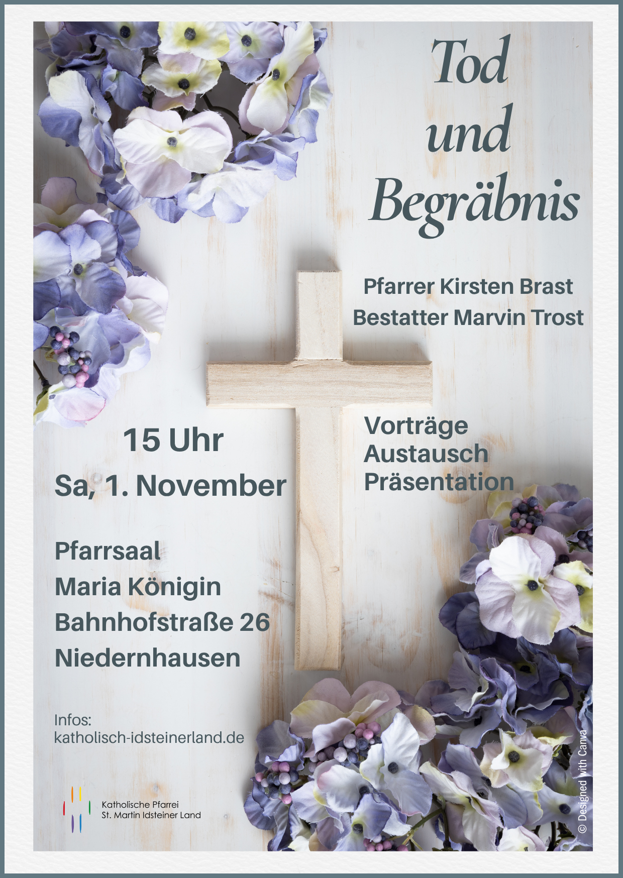 Plakat einem Holzkreuz, dieses ist mit mit weiß-blauen Stoffblumen umrahmt.
